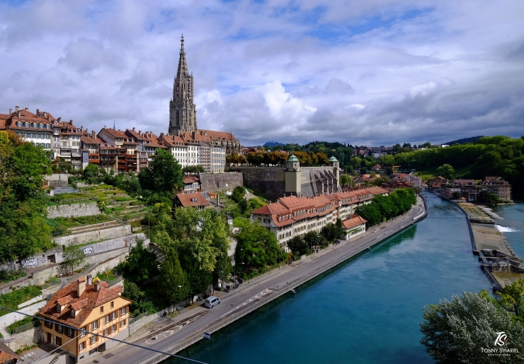 Kota Bern dan Bern Minster yg menjulang di atas kota tua. Sumber: koleksi pribadi