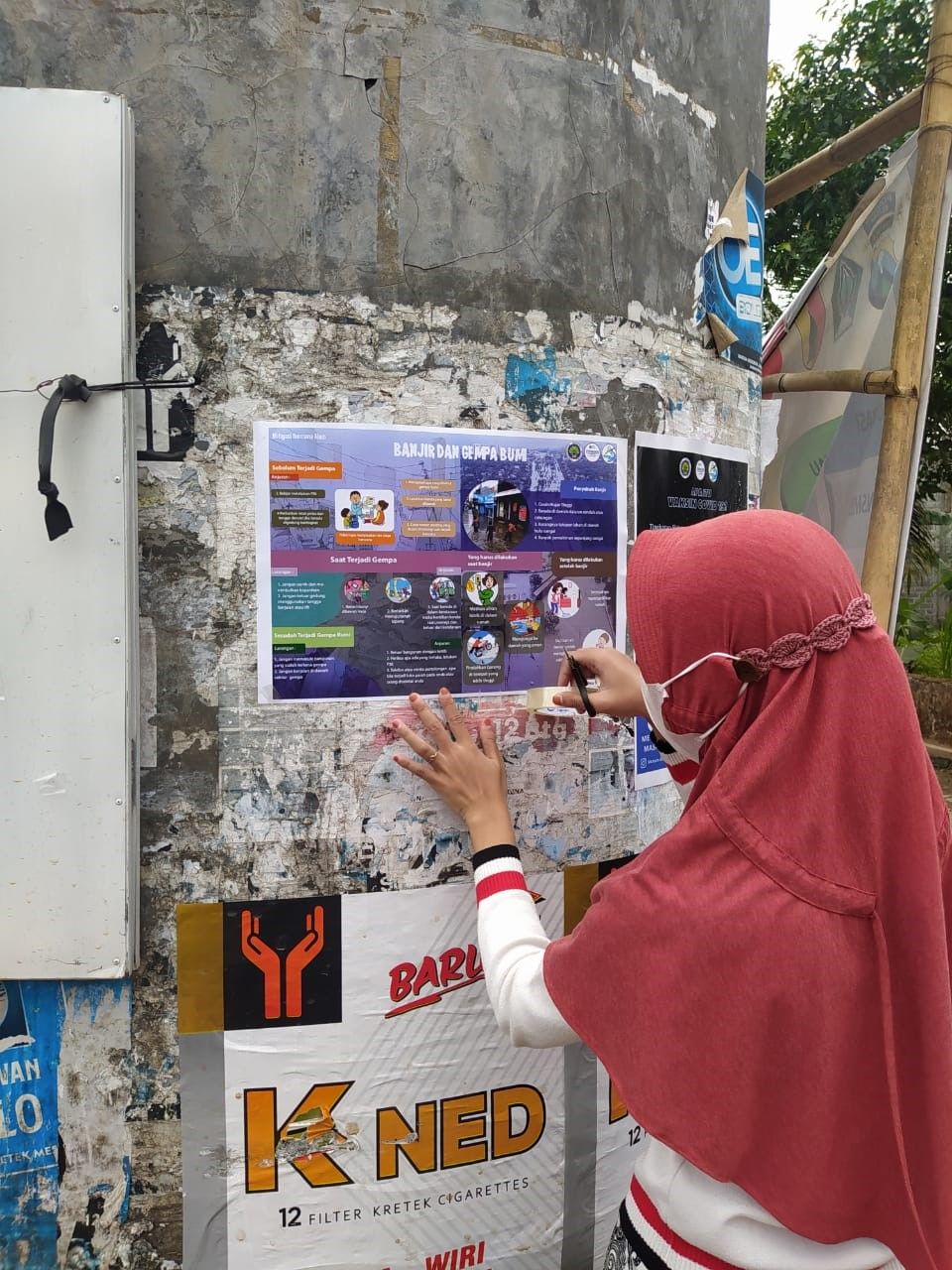 Penyebaran Brosur Mitigasi Bencana Gempa Bumi Dan Banjir Oleh Mahasiswa ...