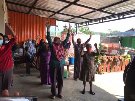 Kegiatan Pelaksanaan Senam Lansia Untuk Warga-Warga Lansia Di Posyandu Lansia Desa Jedong 2021 (dokpri)