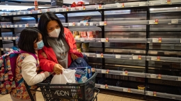 Mari hindari panic buying selama pandemi dengan ketiga cara berikut ini (Ilustrasi: asia.nikkei.com)