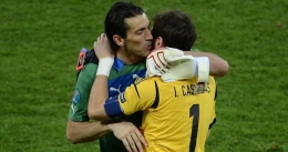 Buffon & Casillas, kiper legendaris Italia & Spanyol/foto: UEFA.com