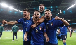 Italia berhasil melaju ke babak final Euro 2020 usai berhasil mengalahkan Spanyol lewat babak adu penalti. /Twitter/@Vivo_Azzurro dalam topskor.pikiran-rakyat.com