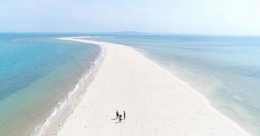 keindahan salah satu pantai yang ada di Indonesia (sumber: inews.id)
