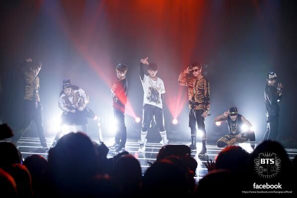 Debut Showcase BTS tahun 2013. Sumber: Akun Twitter Resmi BTS (@bts_bighit).
