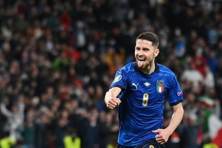 Eksekusi Penalti Jorginho Sungguh Berkelas, Gli Azzuri Melaju ke Partai Final Euro 2020 - Sumber: bola.kompas.com