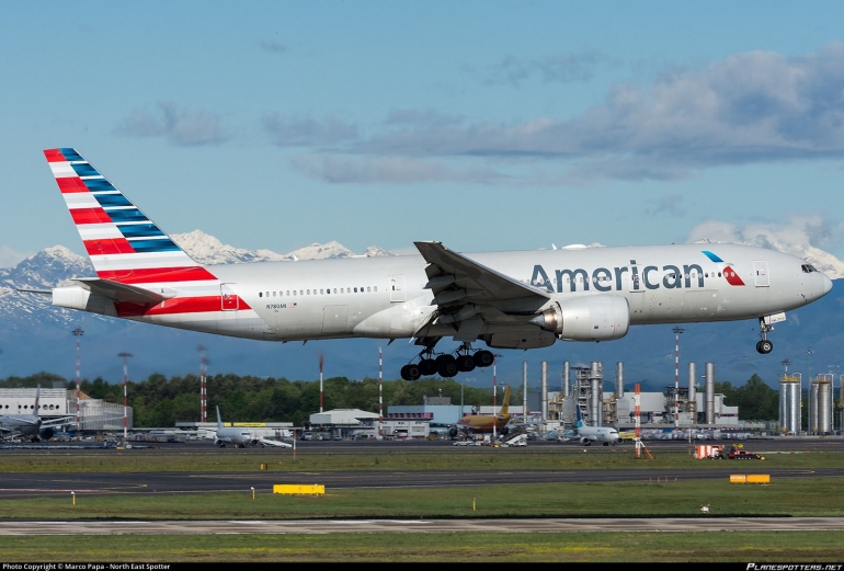 American Airlines, maskapai terbesar di dunia yg juga menyewa sebagian pesawat dari Lessor. Sumber: Marco Papa / www.planespotters.net