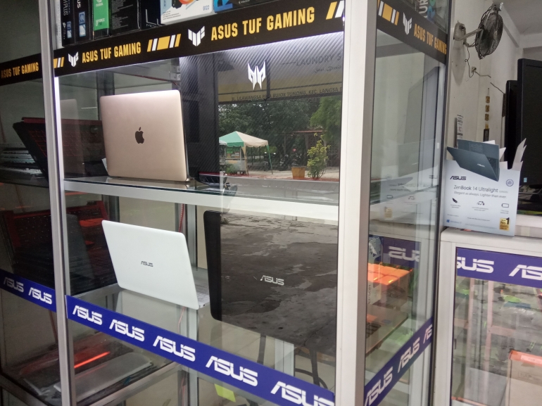 Toko Mitra Komputer di Jalan Lilawangsa,Kota Langsa, Rabu (07/07/2021).