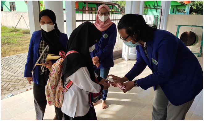Gambar 2. Kegiatan BBQ dilaksanakan dengan selalu menerapkan protokol kesehatan (dokpri)