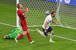 Penyerang timnas Inggris Harry Kane merayakan gol ke gawang Denmark pada laga semifinal Euro 2020 di Stadion Wembley, London, pada Kamis (8/7/2021) dini hari WIB.(AFP/JUSTIN TALLIS) via Kompas.com