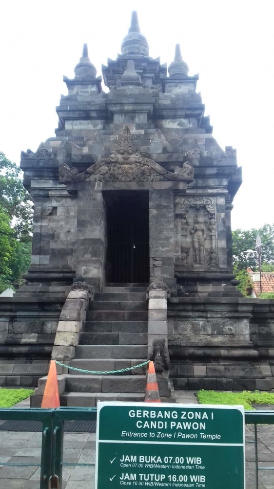 Pintu masuk Candi Pawon yang tertutup karena pandemi (Dokpri)