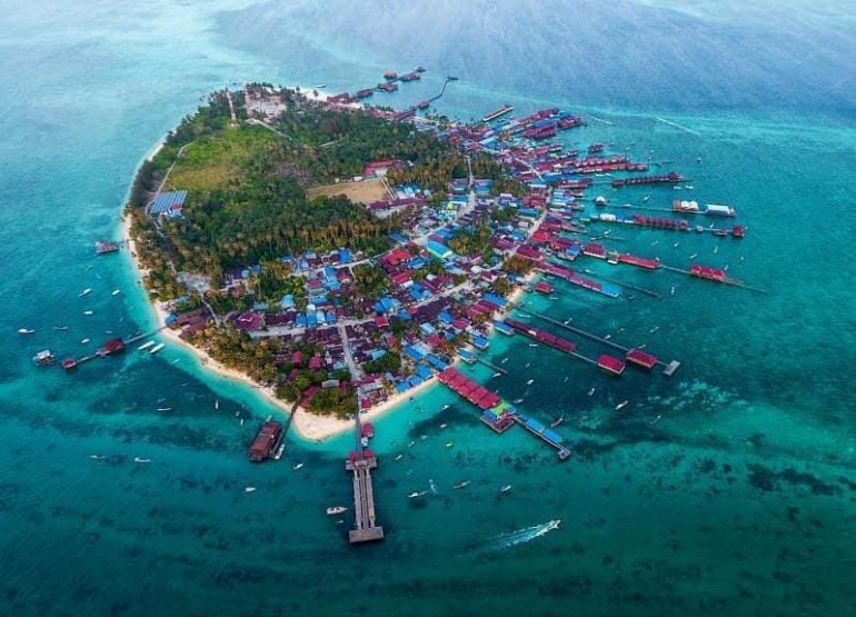 Pulau Derawan (sumber: instagram @derawanfisheries)
