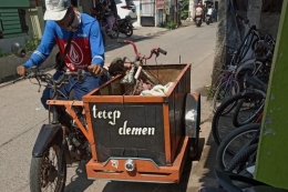 Masker buff, tidak direkomendasikan untuk dipakai (foto: widikurniawan)