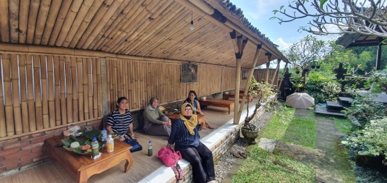 Makan siang di Desa Panglipuran/dokpri