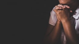berdoa bisa mengusir rasa cemas (klikdokter.com)