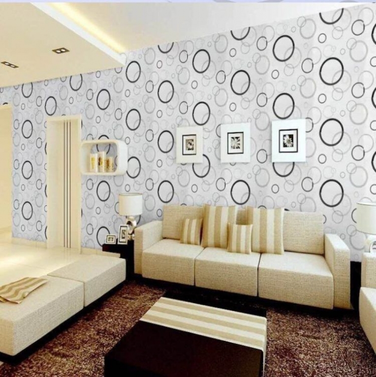 Ilustrasi rumah dengan wallpaper bermotif besar (sumber:wallpaperuse.com)