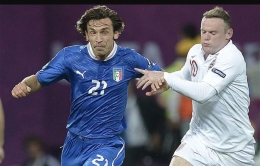 Pirlo dan Rooney dalam duel Italia vs Inggris di Euro 2012/telegraph.co.uk