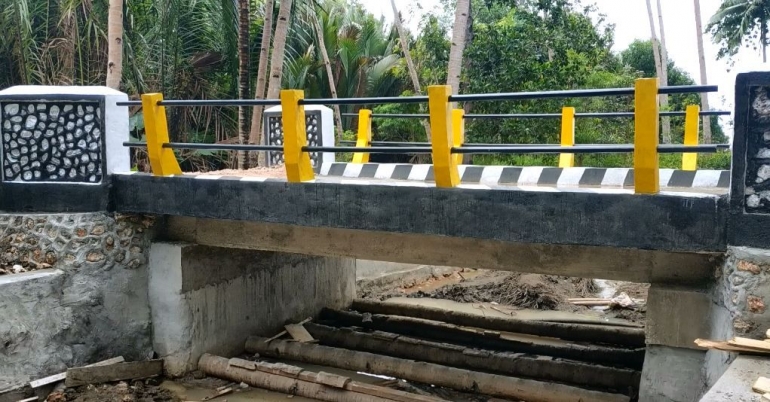 Jembatan Tola