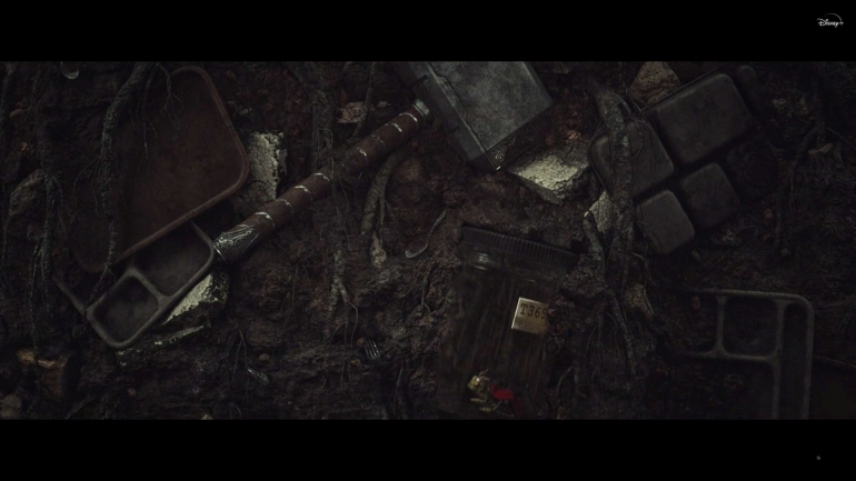 Mjolnir dan Throg juga muncul dalam episode kelima Loki. Sumber : Disney+