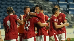 Selebrasi skuad Garuda ketika Kadek Agung mencetak gol ke gawang Thailand dalam kualifikasi Piala Dunia 2022 (Foto PSSI.org) 