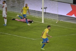 Lucas Paqueta berperan penting bagi Brasil, tapi otak permainan Brasil tetap ada di Neymar. Sumber: AFP/Douglas Magno/via Kompas.com