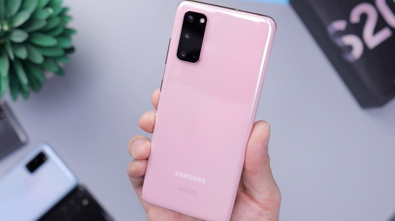 Samsung (Photo by Daniel Romero on Unsplash)