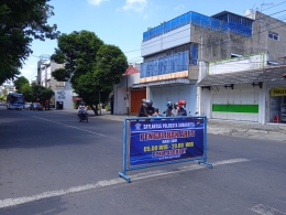 Penutupan ruas Jalan Dr. Radjiman pada hari pertama PPKM Darurat (03/07/2021) | Dokumentasi pribadi