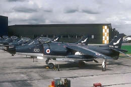 Sea Harrier, pesawat tempur Inggris yg sukses di Perang Falklands. Sumber: Britpilot / wikimedia