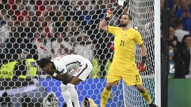 Kiper Donnarumma, pahlawan Italia dalam drama adu penalti lawan Inggris di final Euro 2020 (Foto AP/Andy Rain) 