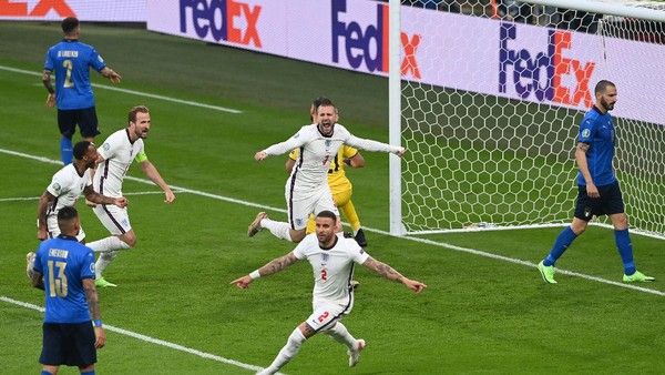 Goal Inggris pada menit kedua di babak pertama lewat tendangan Lucky Shaw (foto: sport.detik.com)