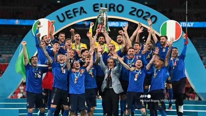 Selebrasi tim Italia setelah memastikan diri menjadi juara Euro 2020 (sumber : tribunnews.com)