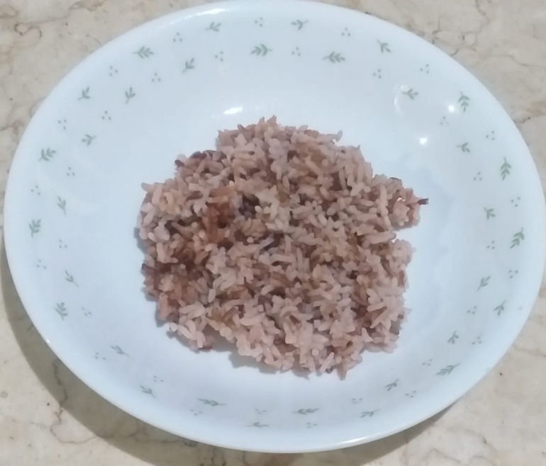 Nasi merah campur nasi putih