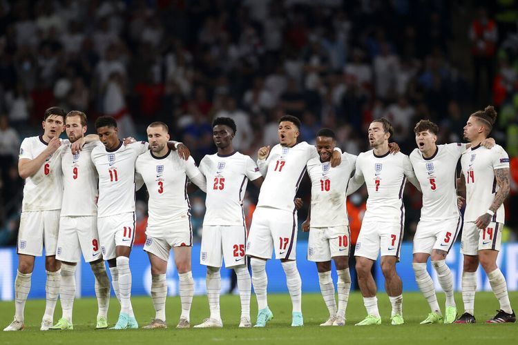 Inggris gagal raih juara Euro 2020 setelah kalah adu penalti dengan Italia (12/7/21). Sumber foto: CARL RECINE/POOL PHOTO VIA AP via Kompas.com