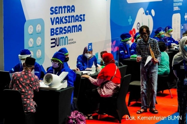 Suasana vaksinasi gratis dari BUMN di Istora Senayan (Foto: bumn.go.id)