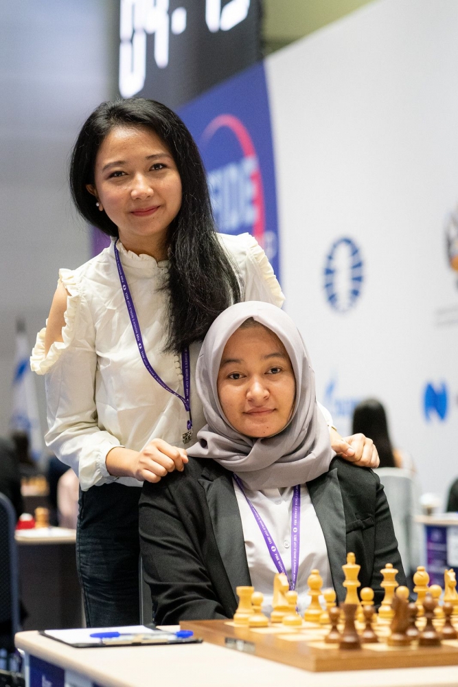 (GMW Irine Sukandar & WGM Medina Warda Aulia Dok: worldcup.fide.com)