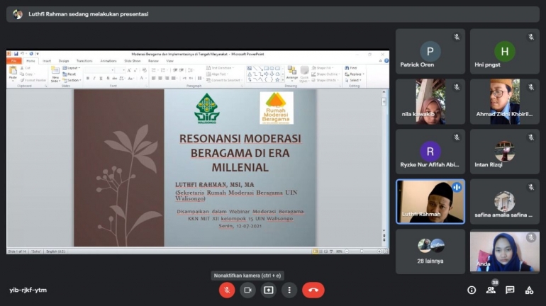 Gambar 3. Penyampaian materi tentang "Resonansi Moderasi Beragama di Era Millenial"