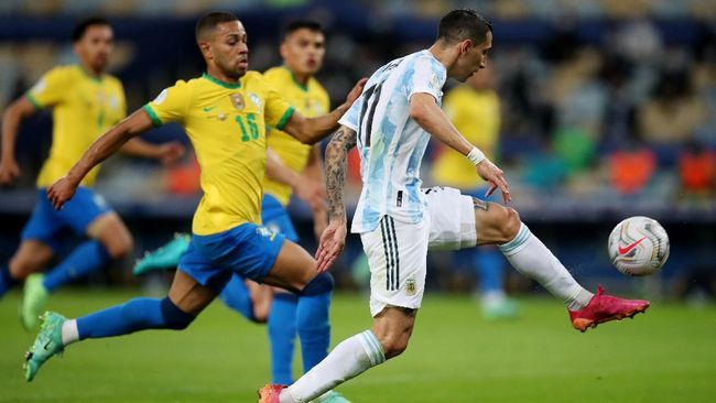 Renan Lodi tampil baik di Copa America 2021. Sumber: Reuters/Ricardo Moraes/via CNNIndonesia.com