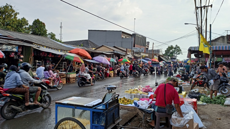 Kondisi pasar parung bogor pada tanggal 10/07/21 yang terpantau cukup ramai selama PPKM darurat Jawa-Bali (Dok: Milik Pribadi)
