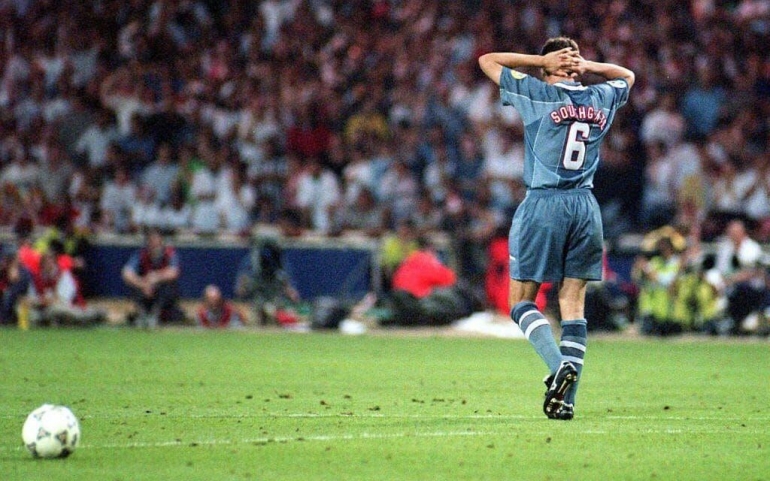 Gareth Southgate gagal melakukan tendangan penalti di Euro 1996 (Gambar: telegraph.co.uk)