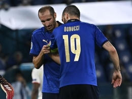 Bonucci & Chiellini, bek timnas Italia. (via AP Photo)