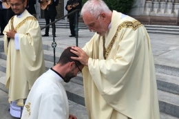 Upacara pentahbisan seorang imam menjadi gembala umat. Foto: catholicnewsagency.com.