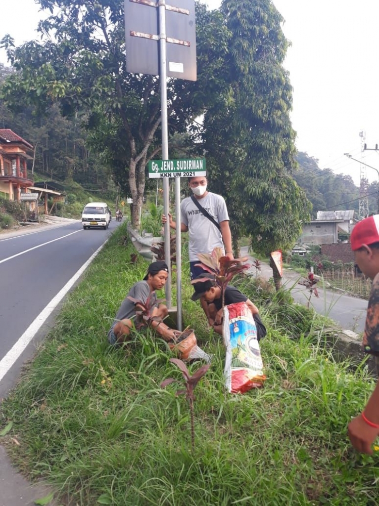 Pemasangan Papan Nama Gg. Jend. Sudirman