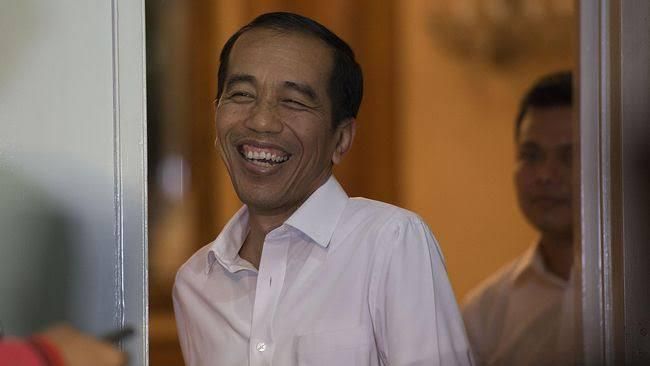 Jokowi resmi mengumumkan pemberlakuan PPKM Darurat untuk wilayah Jawa dan Bali, Source : CNNINDONESIA.COM