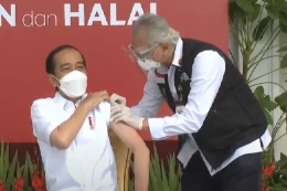Presiden Jokowi mendapat suntikan vaksin Covid-19 pertama (Foto: kompas.com/kompas.tv) 