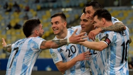 Argentina merayakan gol ke gawang Brazil. (via goal.com)