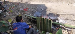 Membakar lemang pada saat pesta budaya kerja tahun, Desa Serdang, Tanah Karo (17/07/2021)