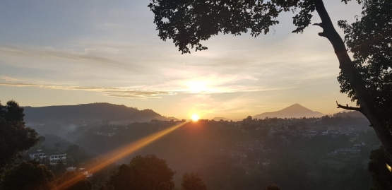 Pemandangan matahari terbit di Trizara Resort (Foto : dokpri)