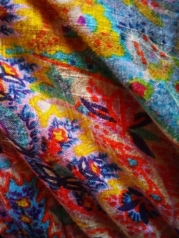 Ilustrasi kain warna-warni (Foto: Kavya P. K via Unspalsh.com)
