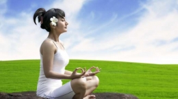 Meditasi sebagai salah satu model komunikasi dengan diri sendiri. Suara.com