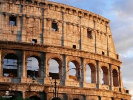 Dinding luar Colosseum - Roma. Sumber: koleksi pribadi