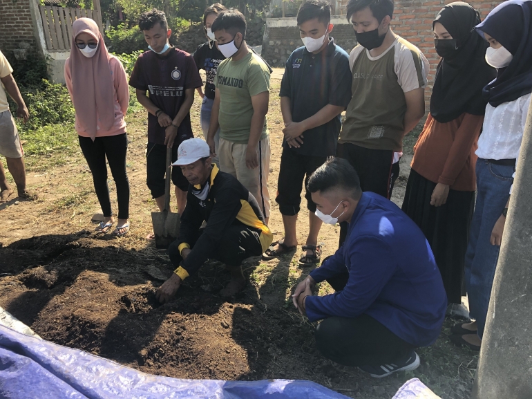 pelatihan pupuk bersama warga desa (dokpri)